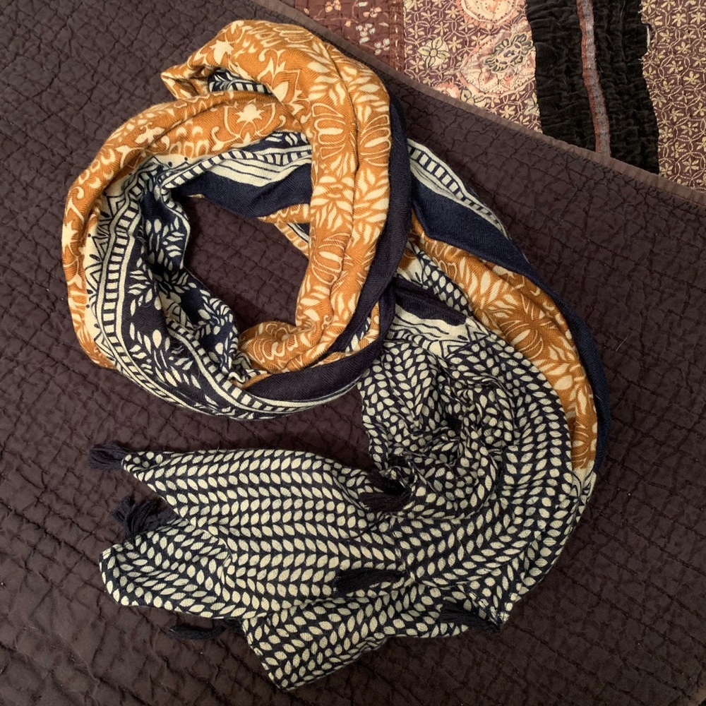 Dressbarn Yellow and Blue Patterned Scarf